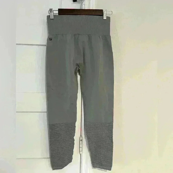 Fabletics Mesh Bottom Seamless Gray 7/8 Leggings- Size Medium- EUC - Picture 3 of 5